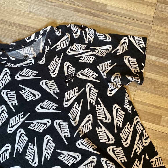 NIKE athletic short sleeve tee shirt size men’s small - Picture 2 of 9